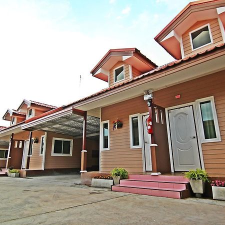 Rojanavee Resort Nakhonnajok Kültér fotó