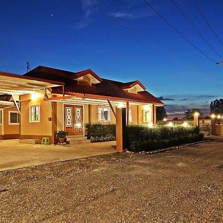 Rojanavee Resort Nakhonnajok Kültér fotó